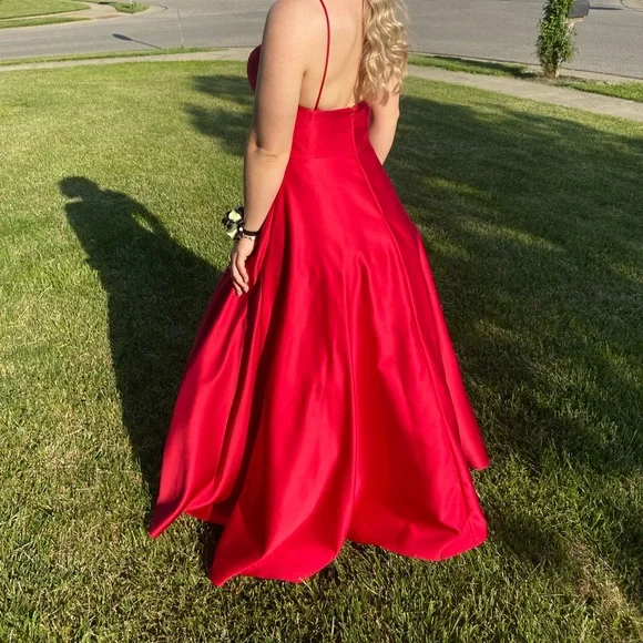 Beautiful Red Dress - Picture 3 of 7